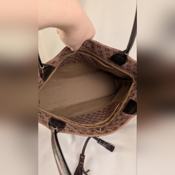 Dooney & Bourke Signature Monogram Tassel Large Tote Burgundy Canvas Leather - Picture 6 of 15